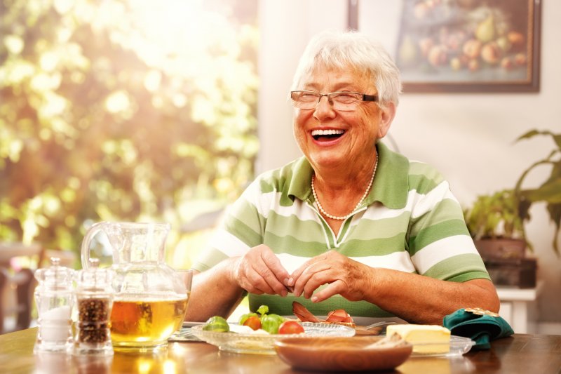 Eating with dentures